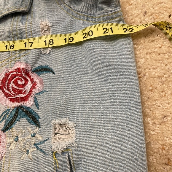 Cavalini Distressed Light Wash Denim Jacket, Floral Embroidery, Women’s Medium - Picture 7 of 8